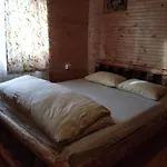 Din Padure Si Casutele Din Copac Belis *
