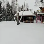 Din Padure Si Casutele Din Copac Belis