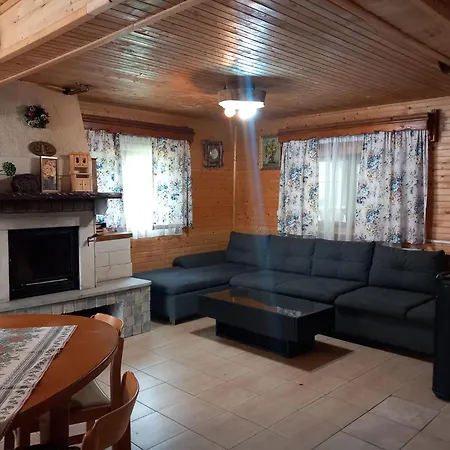 Din Padure Si Casutele Din Copac Belis