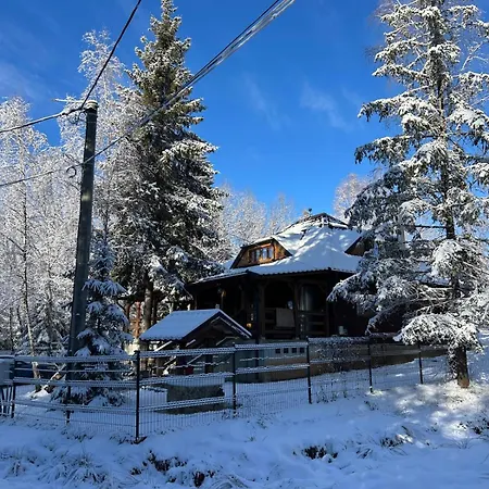 Din Padure Si Casutele Din Copac Belis 度假居