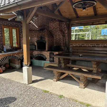 Din Padure Si Casutele Din Copac Belis *