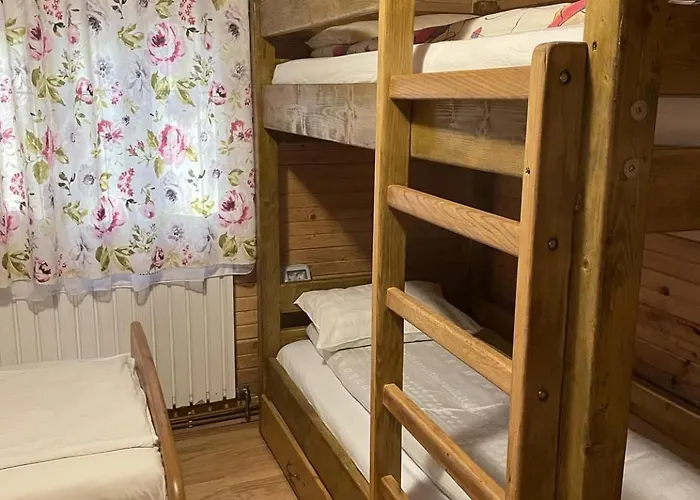 Din Padure Si Casutele Din Copac Belis