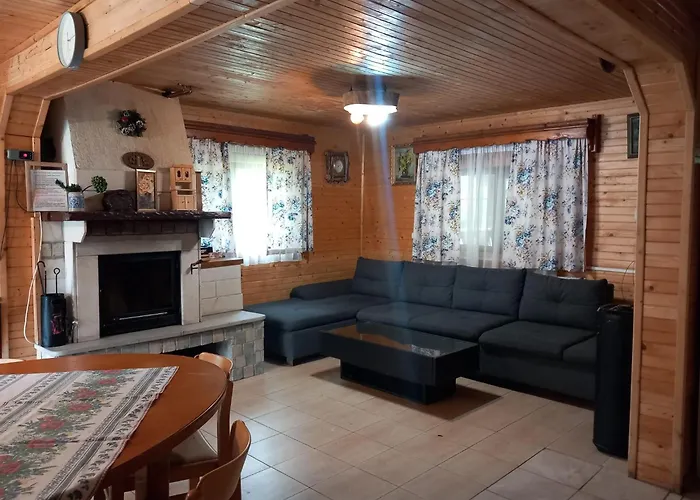 Din Padure Si Casutele Din Copac Belis