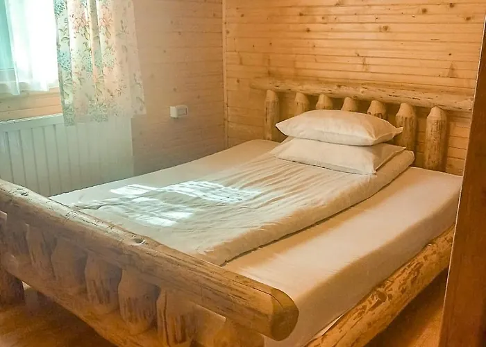 Din Padure Si Casutele Din Copac Belis Holiday home *