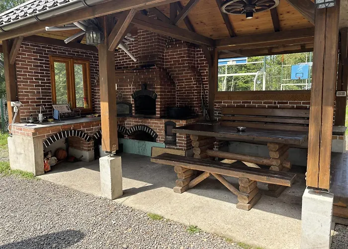 Din Padure Si Casutele Din Copac Belis *