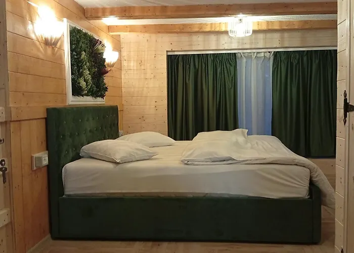 Din Padure Si Casutele Din Copac Belis Vakantiehuis